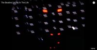 Musikvideo 00:01: Die wiederkehrenden abstrakten Lichteffekte.